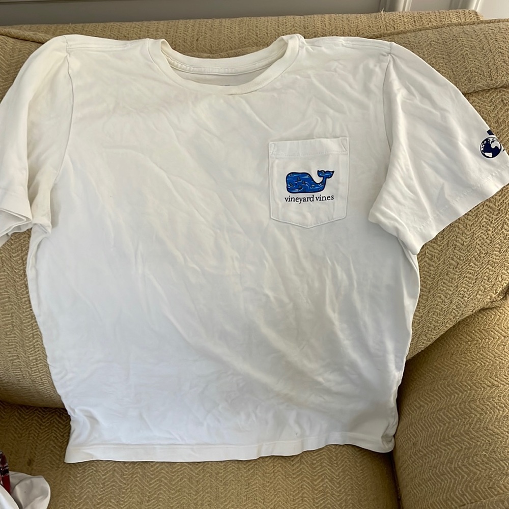 EUC vineyard vines t shirt. Size M